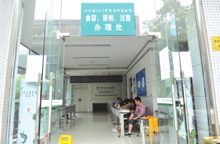 高考阅卷场 一张试卷的评分之旅(图1) 高考阅卷场 一张试卷的评分之旅(图1)