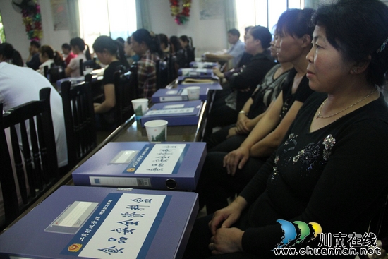 龙车镇:一户一个资料盒 食品安全细把关(图2) 龙车镇:一户一个资料盒 食品安全细把关(图2)