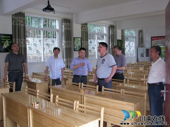 泸州市委组织部到叙永县水尾镇调研远程教育工作(图1)