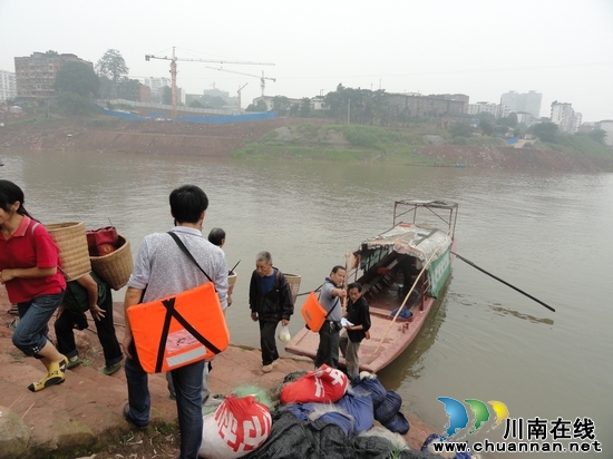 实录乡:“打、防”结合 严抓汛期水上安全(图1) 实录乡:“打、防”结合 严抓汛期水上安全(图1)