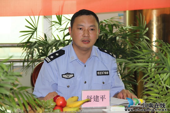 泸州市公安交警支队召开"警民亲"活动周专题报告会(图2) 泸州市公安交警支队召开"警民亲"活动周专题报告会(图2)