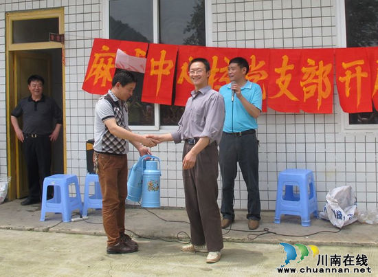 叙永县麻城中心校组织志愿者开展敬老慰问活动(图4) 叙永县麻城中心校组织志愿者开展敬老慰问活动(图4)