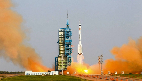 神舟九号载人飞船发射成功(图1) 神舟九号载人飞船发射成功(图1)
