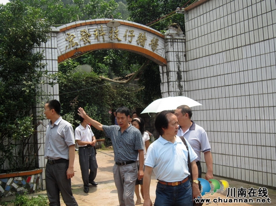 省财监局到合江检查出川断面环境综合治理实施情况(图2) 省财监局到合江检查出川断面环境综合治理实施情况(图2)