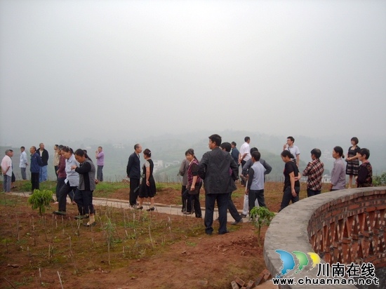 佛荫镇:学习三江新农村建设 立即启动荔枝产业发展(图1) 佛荫镇:学习三江新农村建设 立即启动荔枝产业发展(图1)