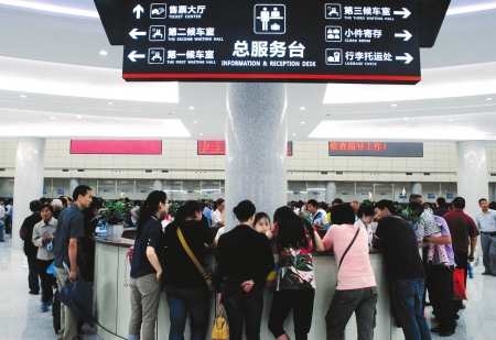近两万人首发 泸州客运站开张首日像春运(图4) 近两万人首发 泸州客运站开张首日像春运(图4)
