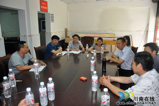 泸县财政局到云锦镇龙井村开展结对帮扶活动(图1) 泸县财政局到云锦镇龙井村开展结对帮扶活动(图1)