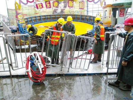 泸州江阳区启动滨江路游乐设施拆除工作(图1) 泸州江阳区启动滨江路游乐设施拆除工作(图1)