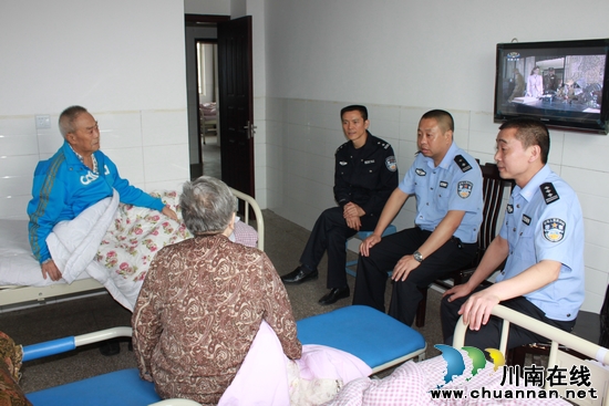 叙永交警：关爱老民警&nbsp;奏响警民和谐一家亲新曲调(图2)