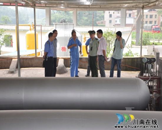 合江县多部门联合检查易燃易爆场所消防安全工作(图3)