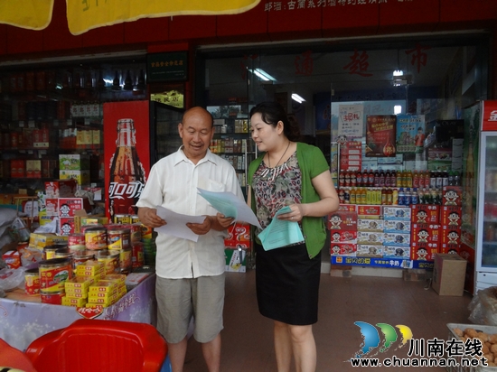 华阳街道:禁毒宣传走上街头闹市(图3) 华阳街道:禁毒宣传走上街头闹市(图3)