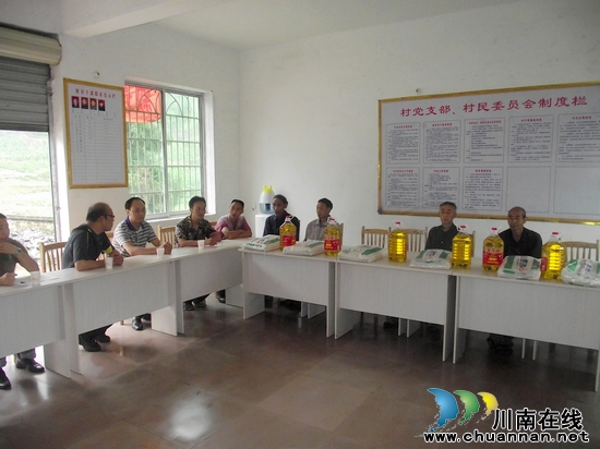 泸州市劳教(强戒)所到叙永县开展"挂包帮"活动(图2) 泸州市劳教(强戒)所到叙永县开展"挂包帮"活动(图2)
