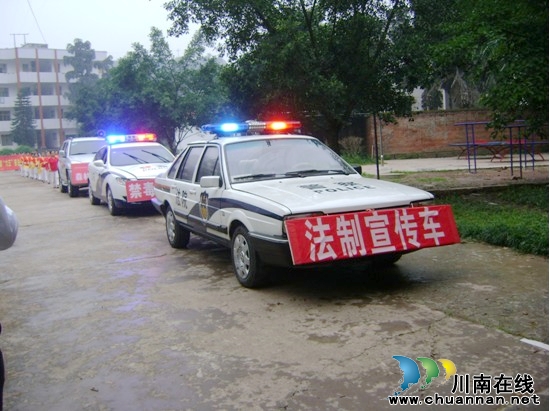 福宝镇：开展“六五”普法宣传活动(图1)