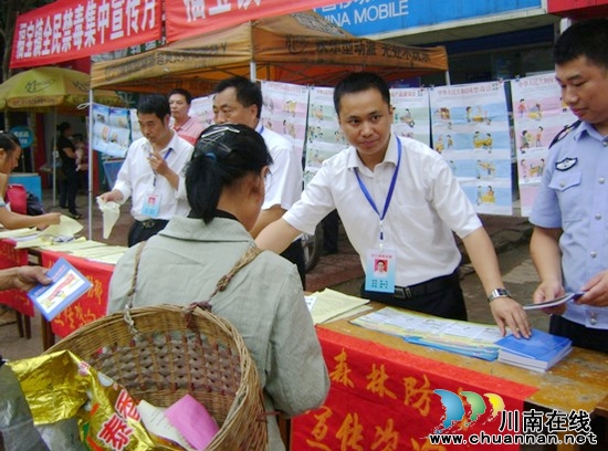福宝镇：开展“六五”普法宣传活动(图4)