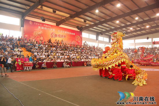 近万名市民捧场 首届泸县龙文化宣传活动周正式启动(图11) 近万名市民捧场 首届泸县龙文化宣传活动周正式启动(图11)