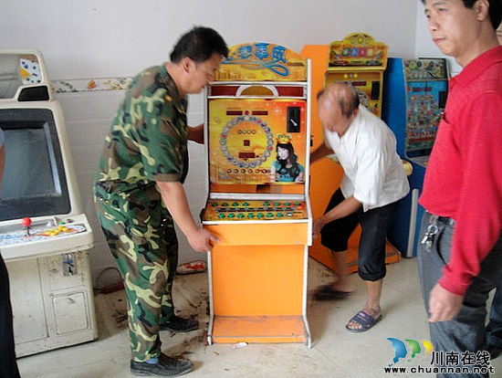 泸州合江大桥镇:联手出击整治文化"毒瘤"(图2) 泸州合江大桥镇:联手出击整治文化"毒瘤"(图2)