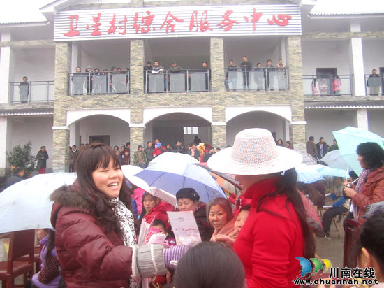 泸州华阳街道:开展计划生育政策法规宣传活动(图1) 泸州华阳街道:开展计划生育政策法规宣传活动(图1)