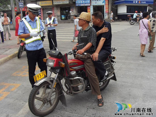 泸州交警:优化勤务安排 加大摩托治理(图1) 泸州交警:优化勤务安排 加大摩托治理(图1)