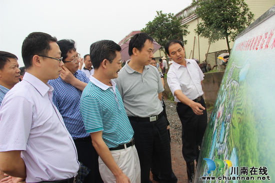 四川省委农工委副主任刘铁一行赴泸县调研(图1) 四川省委农工委副主任刘铁一行赴泸县调研(图1)