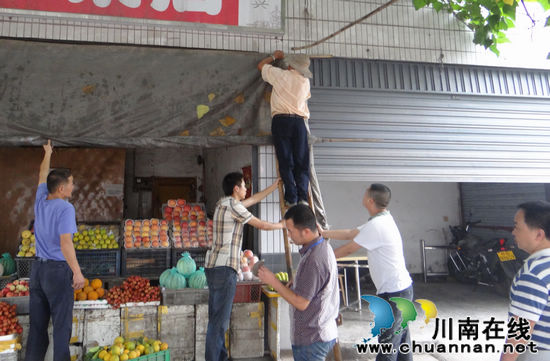 特兴镇：突击治理&nbsp;让背街小巷整洁亮丽更宜居(图2)