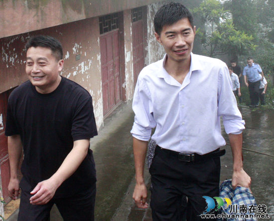 纳溪区公安干警与政府机关干部进行体能"大练兵"(图2)