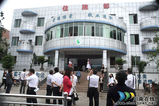 古蔺县召开卫生系统现场会暨庆祝建党91周年表彰大会(图3) 古蔺县召开卫生系统现场会暨庆祝建党91周年表彰大会(图3)