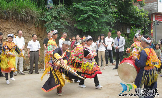 由市、县扶贫基金会援建&nbsp;马嘶乡爱心水窖工程全面竣工(图2)