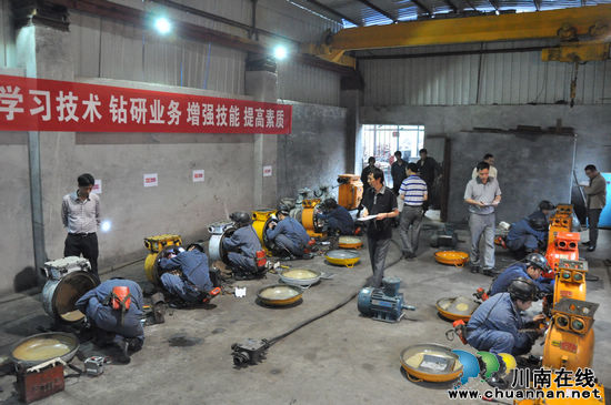 川煤集团威达公司隆重举办电钳工技能竞赛(图1) 川煤集团威达公司隆重举办电钳工技能竞赛(图1)