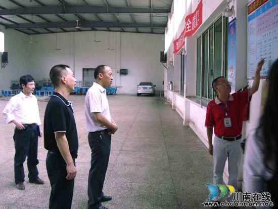 叙永教育局局长赵燕友莅临水尾中学检查督导工作