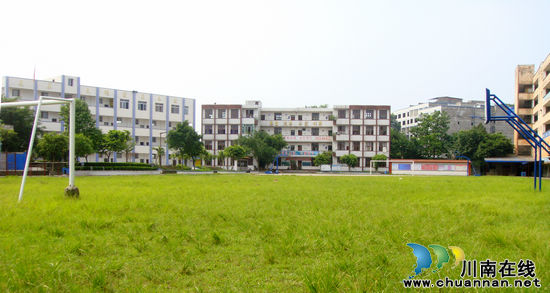 白米乡中学创中考“十连冠”辉煌(图2) 白米乡中学创中考“十连冠”辉煌(图2)