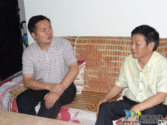 特兴镇：双手相握&nbsp;关怀到家
