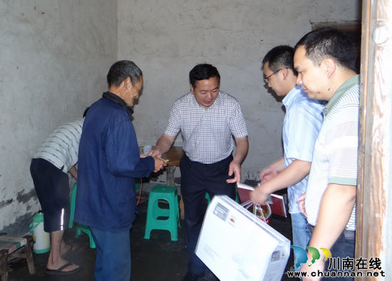 特兴镇:双手相握 关怀到家(图1) 特兴镇:双手相握 关怀到家(图1)