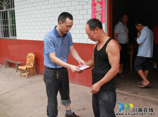 纳溪区司法局&nbsp;走访慰问贫困党员