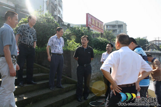 泸州市交通局到海潮镇检查防汛工作(图1)