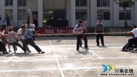 营山乡：开展“庆七一、喜迎十八大”职工运动会(图2)