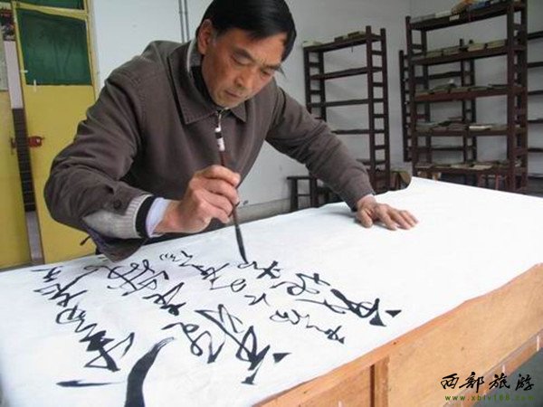 退伍老兵王先伦:从红色书法家到周恩来扮演者(图2) 退伍老兵王先伦:从红色书法家到周恩来扮演者(图2)