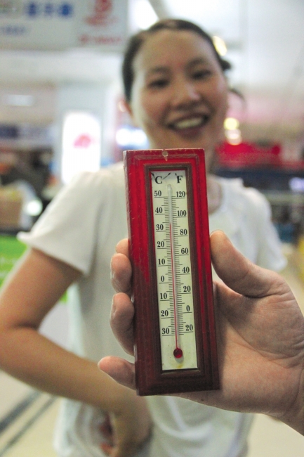 佰腾数码广场空调“停工” 10多个销售员中暑(图1) 佰腾数码广场空调“停工” 10多个销售员中暑(图1)