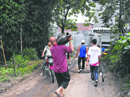 泸州古蔺县龙山镇限制民间酒席 不听招呼没收灶具(图1) 泸州古蔺县龙山镇限制民间酒席 不听招呼没收灶具(图1)