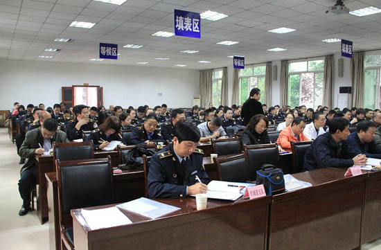 泸州：强化法制培训&nbsp;&nbsp;打造和谐城管(图2)