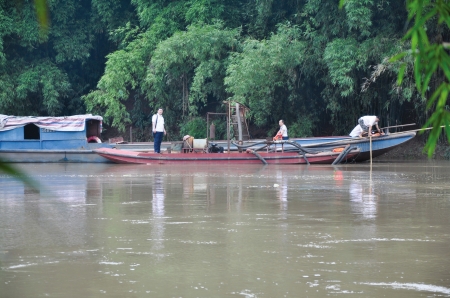 大浪打翻木船&nbsp;3人遇难2人失踪(图1)