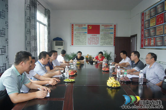 泸县交通局到太伏镇王湾村开展"百千万"实践活动(图1)