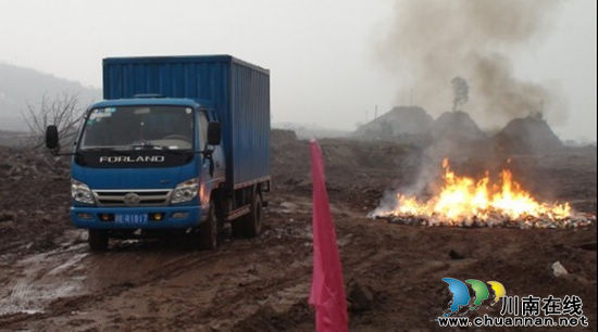 违规焚烧受处罚&nbsp;泸州市城管支队开出今年首张罚单(图1)