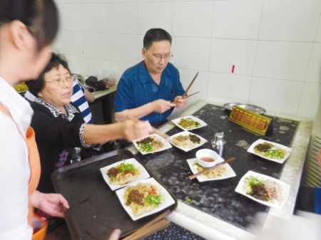 宜宾商务局：考虑举办宜宾美食节(图1)