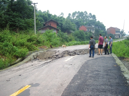 内江严防1500处地质灾害隐患(图1)