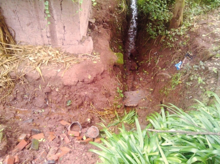 一条水沟引发血案&nbsp;4人住进医院(图2)