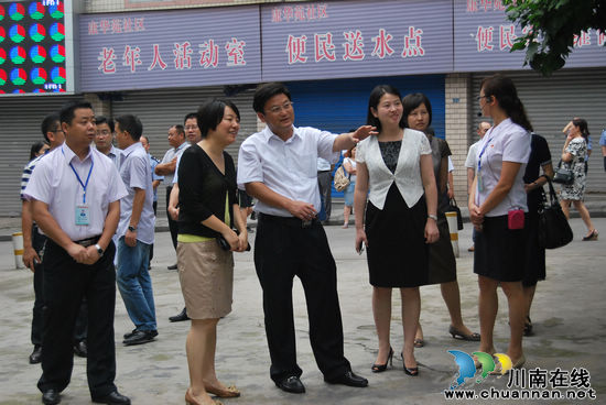 田亚东一行检查指导大山坪街道康华苑社区文明创建工作(图2) 田亚东一行检查指导大山坪街道康华苑社区文明创建工作(图2)