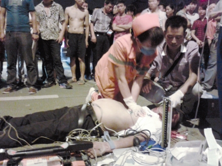 内江:准大学生驾车撞死街办主任(图2) 内江:准大学生驾车撞死街办主任(图2)
