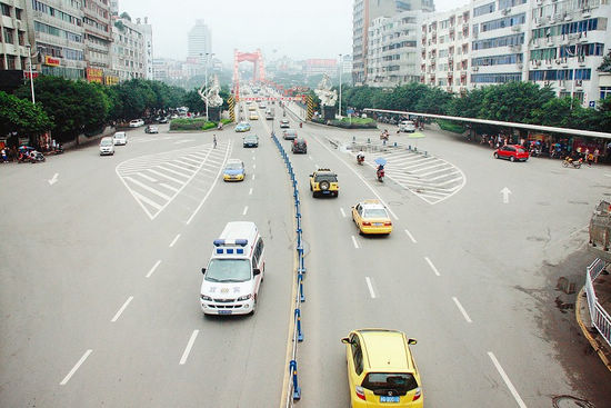 交通行为“拷问”城市文明(图1) 交通行为“拷问”城市文明(图1)