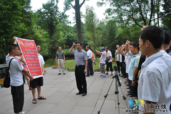 白腊乡:重温入党誓词 坚定党员信念(图1) 白腊乡:重温入党誓词 坚定党员信念(图1)