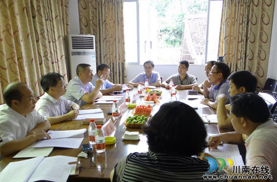 古蔺县委副书记薛学深到白泥乡调研工作(图1)